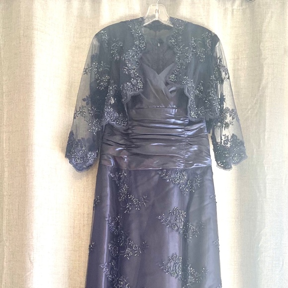 Exquisite Mother of the Bride Formal Gown Dress - Picture 7 of 7